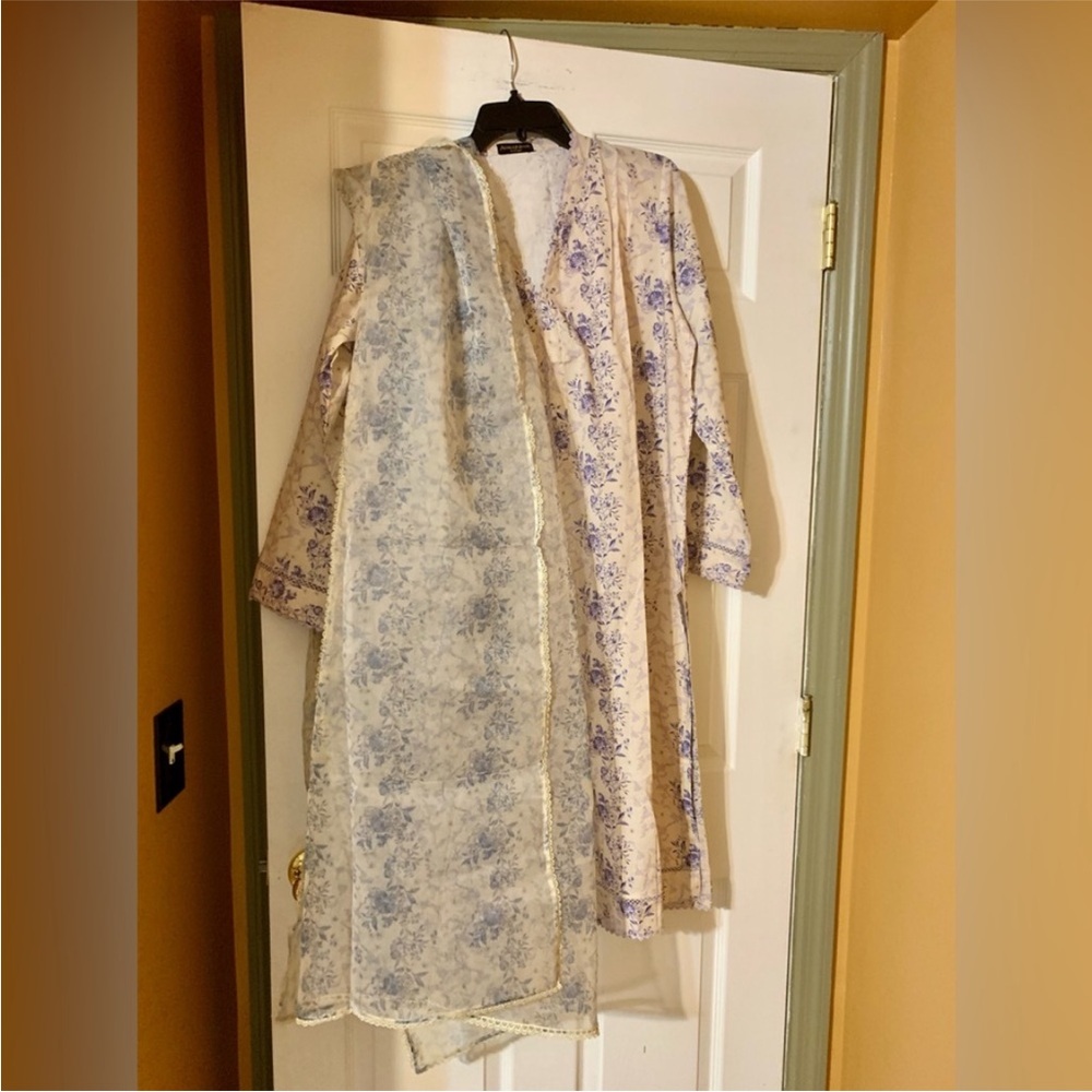 AGHA NOOR Floral Patterned Dress with Blue Accents - Picture 2 of 10